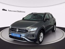 Grigio indyum/tetto nero Usata 2024 VW T-Roc Life SUV | 28.500 € (Buon prezzo)