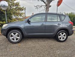 Grigio Usata 2007 Toyota RAV4 Tre volumi | 5000 € (Buon prezzo)