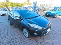 Grigio Usata 2010 Ford Fiesta Titanium Tre volumi | 4500 € (Buon prezzo)