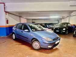 Blu/azzurro Usata 2002 Ford Focus Ghia Tre volumi | 1999 € (Molto cara)