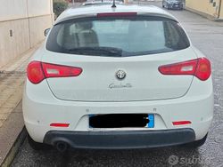 Bianco Usata 2014 Alfa Romeo Giulietta Distinctive Tre volumi | 5300 € (Super prezzo)