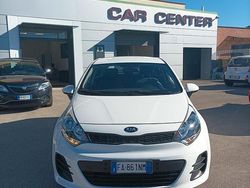 Bianco Usata 2015 Kia Rio City Tre volumi | 8300 € (Buon prezzo)