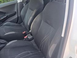 Bianco Usata 2014 Peugeot 208 Due volumi | 6500 € (Buon prezzo)