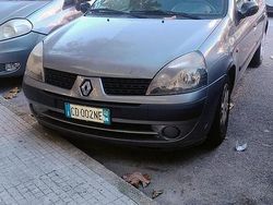 Usata 2003 Renault Clio II Tre volumi | 250 € (Super prezzo)