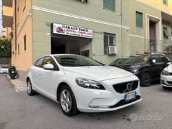 Bianco Usata 2017 Volvo V40 Momentum Station wagon | 10.400 € (Ottimo prezzo)