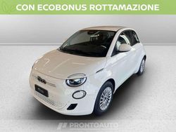 Biancorosso/nero cap.avor Nuova 2025 Fiat 500e Tech Tre volumi | 14.800 €