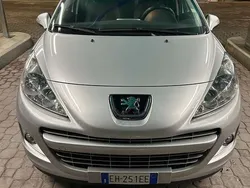 Grigio Usata 2011 Peugeot 207 Tre volumi | 6000 € (Molto cara)