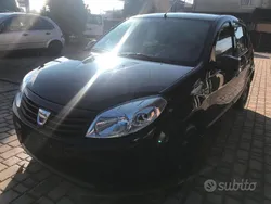 Nero Usata 2012 Dacia Sandero Due volumi | 3900 € (Buon prezzo)