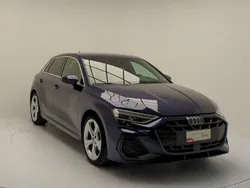 Blu navarra Usata 2024 Audi A3 Ambiente Due volumi | 34.900 € (Buon prezzo)