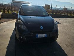 Nero Usata 2011 Renault Clio III Tre volumi | 3500 € (Molto cara)