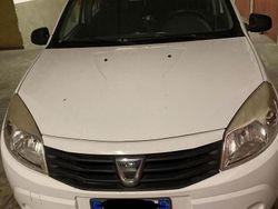 Bianco Usata 2011 Dacia Sandero Tre volumi | 3500 €