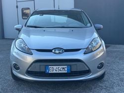 Argento Usata 2010 Ford Fiesta Titanium Tre volumi | 3200 € (Buon prezzo)