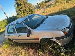 Grigio Usata 2000 Ford Fiesta Due volumi | 1000 €