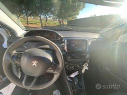 Bianco Usata 2015 Peugeot 208 Active Due volumi | 5500 € (Buon prezzo)