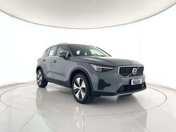 Grigio pastello Usata 2022 Volvo XC40 Core SUV | 26.890 € (Buon prezzo)