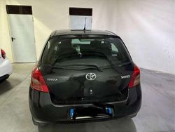 Usata 2008 Toyota Yaris Tre volumi | 3500 € (Buon prezzo)