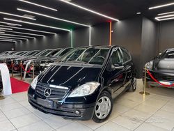 Nero Usata 2010 Mercedes A160 Elegance Tre volumi | 6500 € (Molto cara)