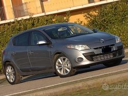 Grigio Usata 2009 Renault Mégane III Dynamique Due volumi | 3400 € (Cara)