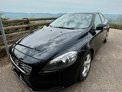 Nero Usata 2015 Volvo V40 Station wagon | 10.700 € (Cara)