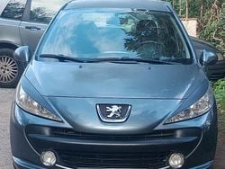 Grigio Usata 2010 Peugeot 207 Tre volumi | 2800 € (Ottimo prezzo)