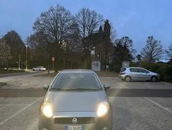 Grigio Usata 2007 Fiat Grande Punto Due volumi | 2400 € (Buon prezzo)