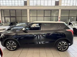 Bicolor bianco nero Usata 2016 Ssangyong Tivoli SUV | 7600 € (Buon prezzo)