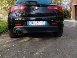 Nero Usata 2011 Alfa Romeo Giulietta Tre volumi | 3800 € (Buon prezzo)