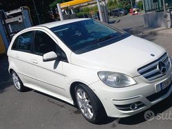 Bianco Usata 2009 Mercedes B180 Monovolume | 3900 €