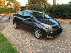 Grigio Usata 2011 Toyota Yaris Lounge Tre volumi | 7500 € (Buon prezzo)