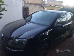 Nero Usata 2004 VW Golf V Tre volumi | 4000 € (Molto cara)