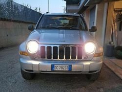 Usata 2006 Jeep Cherokee Limited SUV | 6000 € (Buon prezzo)