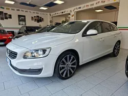 Bianco Usata 2016 Volvo V60 Momentum Station wagon | 14.490 € (Cara)