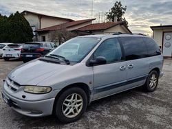 Grigio Usata 2000 Chrysler Voyager Monovolume | 1500 €