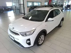 Bianco Usata 2018 Kia Stonic Style SUV | 11.900 € (Buon prezzo)