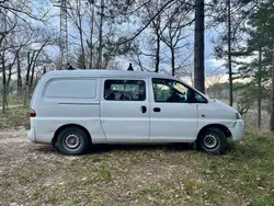 Bianco Usata 2004 Hyundai H-1 Monovolume | 2500 €