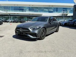 Grigio Nuova 2025 Mercedes C220 Tre volumi | 51.200 € (Buon prezzo)