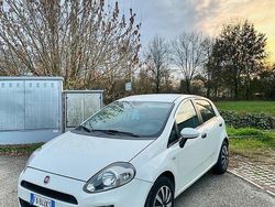 Bianco Usata 2016 Fiat Punto Lounge Tre volumi | 4500 € (Ottimo prezzo)