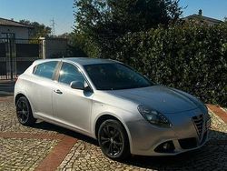 Grigio Usata 2014 Alfa Romeo Giulietta Tre volumi | 4900 € (Super prezzo)