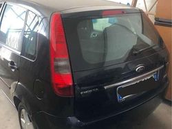 Nero Usata 2004 Ford Fiesta Ghia Tre volumi | 2400 € (Ottimo prezzo)