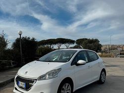 Bianco Usata 2012 Peugeot 208 Due volumi | 4500 € (Buon prezzo)