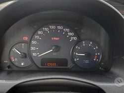 Verde Usata 2006 Peugeot 1007 Due volumi | 1950 € (Buon prezzo)