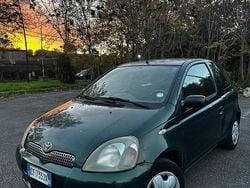 Verde Usata 2003 Toyota Yaris Tre volumi | 1690 € (Buon prezzo)