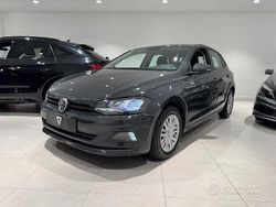Grigio Usata 2018 VW Polo Comfortline Tre volumi | 11.500 € (Buon prezzo)