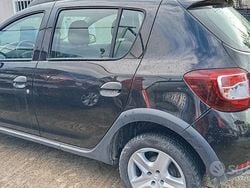 Nero Usata 2016 Dacia Sandero Stepway Tre volumi | 6900 € (Buon prezzo)