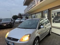 Grigio Usata 2006 Ford Fiesta Ghia Tre volumi | 1950 € (Buon prezzo)