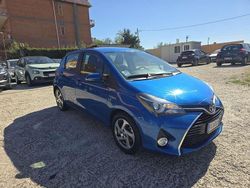 Blu/azzurro Usata 2016 Toyota Yaris Hybrid Active Tre volumi | 12.400 € (Buon prezzo)