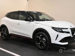Bianco Nuova 2025 Alfa Romeo Junior SUV | 31.900 € (Molto cara)