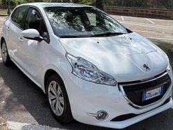Bianco Usata 2012 Peugeot 208 Access Due volumi | 5600 € (Buon prezzo)