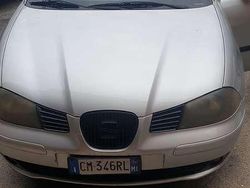 Grigio Usata 2004 Seat Ibiza Stella Tre volumi | 2100 € (Buon prezzo)