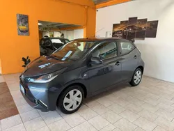 Grigio Usata 2015 Toyota Aygo X-wave Due volumi | 9200 € (Buon prezzo)
